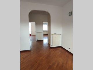 Quadrilocale in Affitto a Carrara, zona Marina di Carrara, 800€, 100 m²