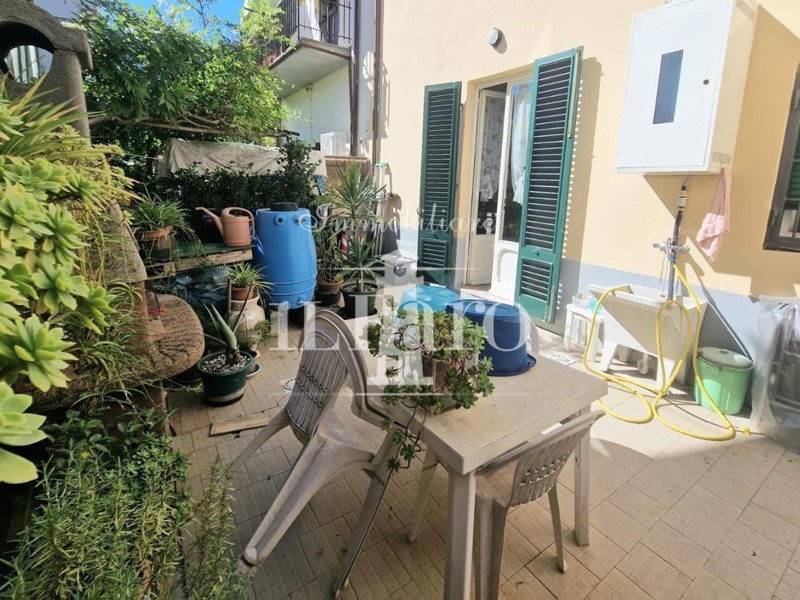 Casa Indipendente in Vendita a Campi Bisenzio, 339'000€, 161 m²