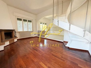 Appartamento in Vendita a Cecina, 278'000€, 170 m²