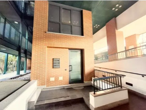 Ufficio in Vendita a Monza, 50'000€, 63 m²