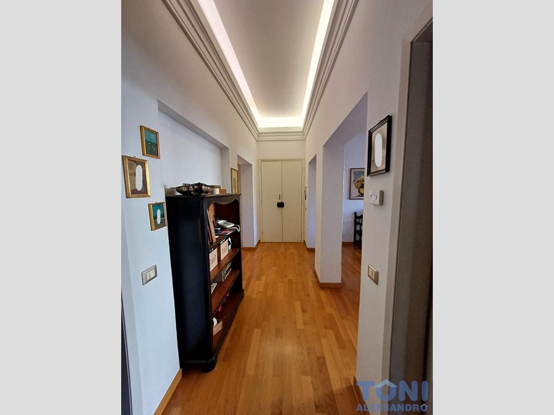 Appartamento in Vendita a Empoli, 320'000€, 130 m², con Box