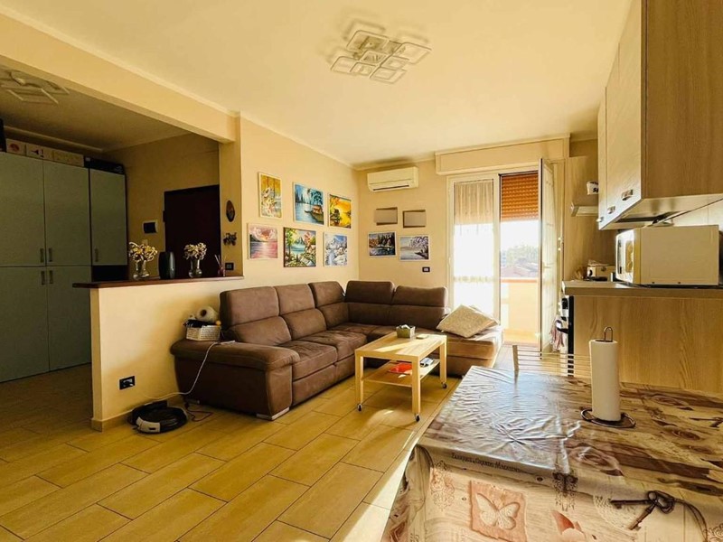 Quadrilocale in Vendita a Pontedera, 200'000€, 100 m², con Box