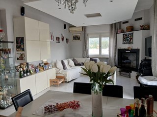 Appartamento in Vendita a Castelnuovo Magra, 179'000€, 110 m², arredato