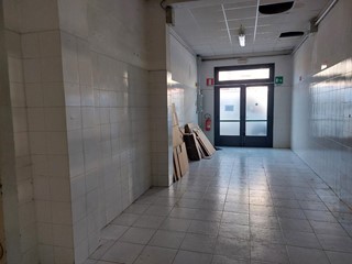 Laboratorio in Affitto a Castelfranco di Sotto, 1'500€, 150 m²