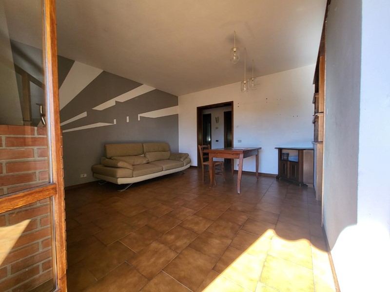 Appartamento in Vendita a Calcinaia, zona Fornacette, 119'000€, 100 m², con Box