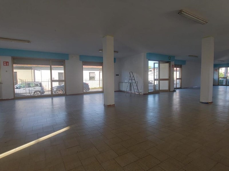 Ufficio in Vendita a Viareggio, 175'000€, 200 m²