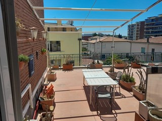 Appartamento in Affitto a Livorno, 1'200€, 130 m², arredato