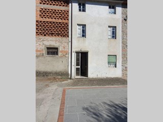 Casa Indipendente in Vendita a Capannori, zona Segromigno In Piano, 110'000€, 90 m²