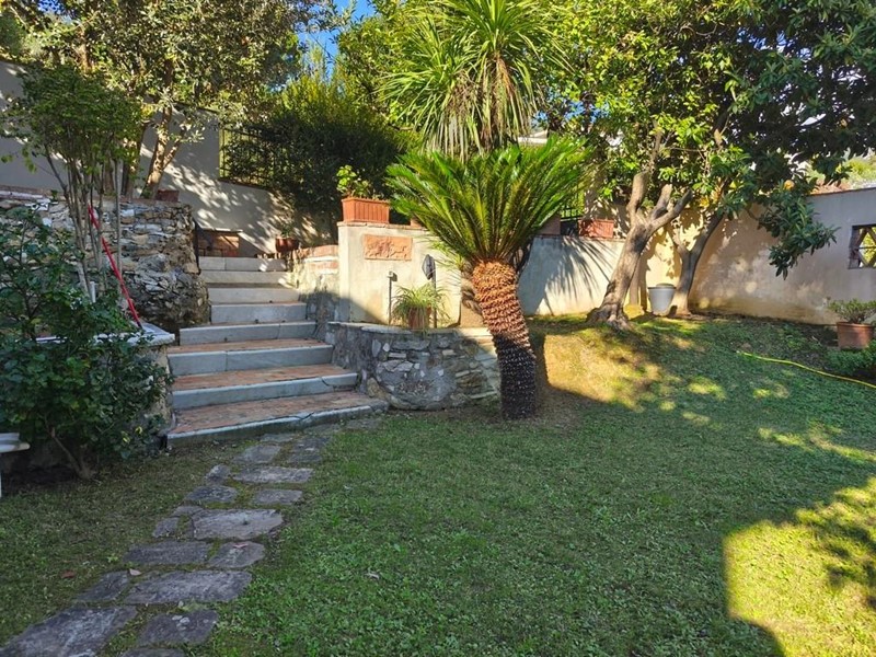 Casa Semi Indipendente in Vendita a Carrara, zona Fossola, 275'000€, 130 m², arredato, con Box