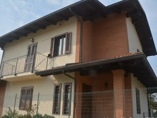 Villa in Vendita a Pavone Canavese, 145'500€, 159 m²