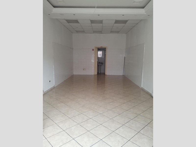 Negozio in Affitto a Palaia, zona Forcoli, 550€, 40 m²