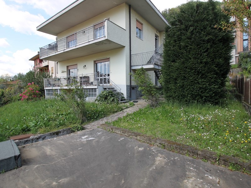 Villa in Vendita a Pontida, 250'000€, 236 m²