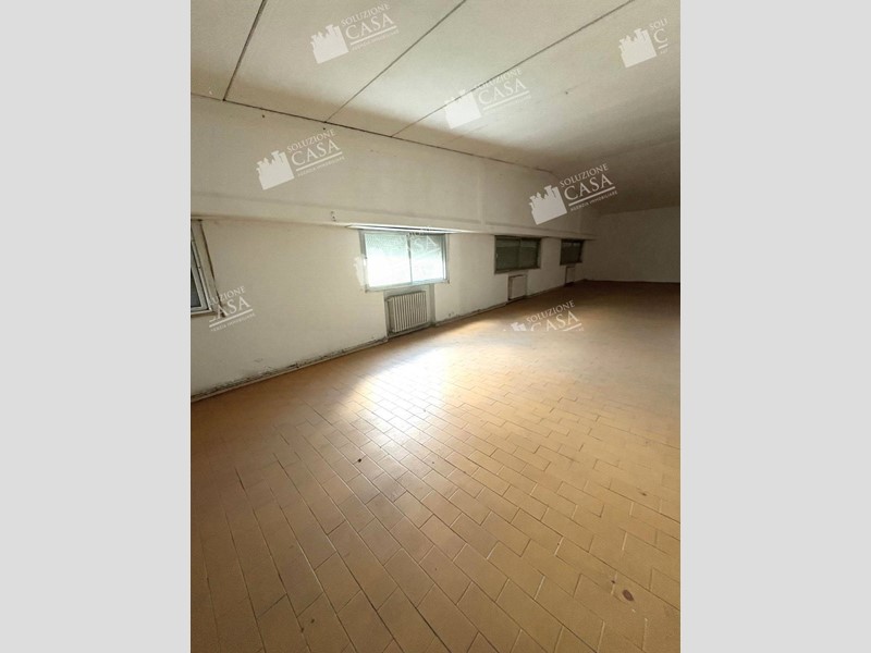 Ufficio in Vendita a Pieve di Cento, 99'000€, 150 m²
