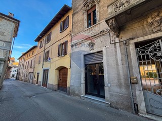 Negozio in Vendita a Viggiù, 40'000€, 38 m²