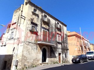 Quadrilocale in Vendita a Vico del Gargano, 45'000€, 105 m²