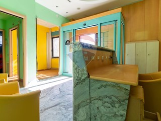 Immobile commerciale in Vendita a Carsoli, 180'000€, 130 m²