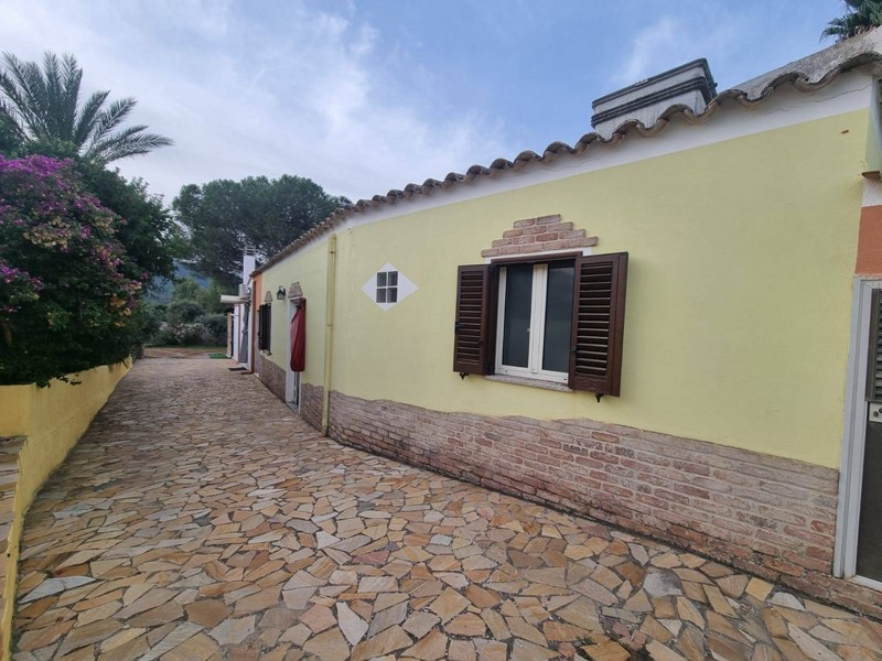 Casa Indipendente in Vendita a Piscinas, 78'000€, 70 m²