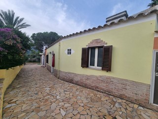 Casa Indipendente in Vendita a Piscinas, 78'000€, 70 m²