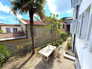 Rustico in Vendita a Borghetto d'Arroscia, 225'000€, 182 m²