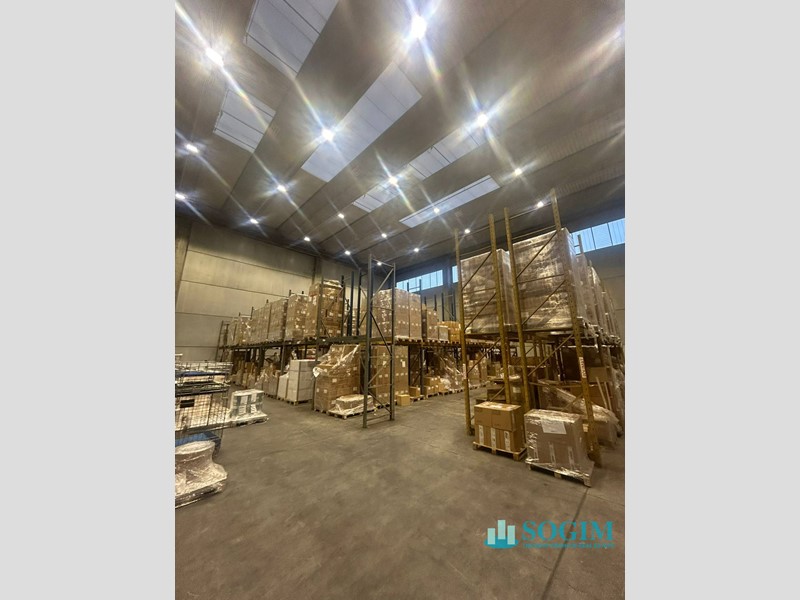 Capannone in Affitto a Burago di Molgora, 25'000&euro;, 2500 m²