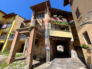 Rustico in Vendita a Bisuschio, 34'000€, 88 m²