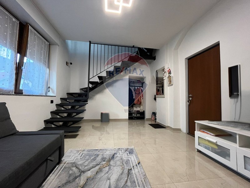 Casa Semi Indipendente in Vendita a Saltrio, 120'000€, 112 m²