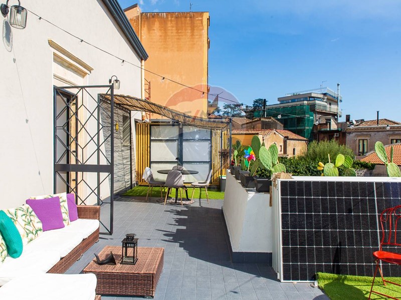 Casa Semi Indipendente in Vendita a San Giovanni la Punta, 385'000€, 198 m²