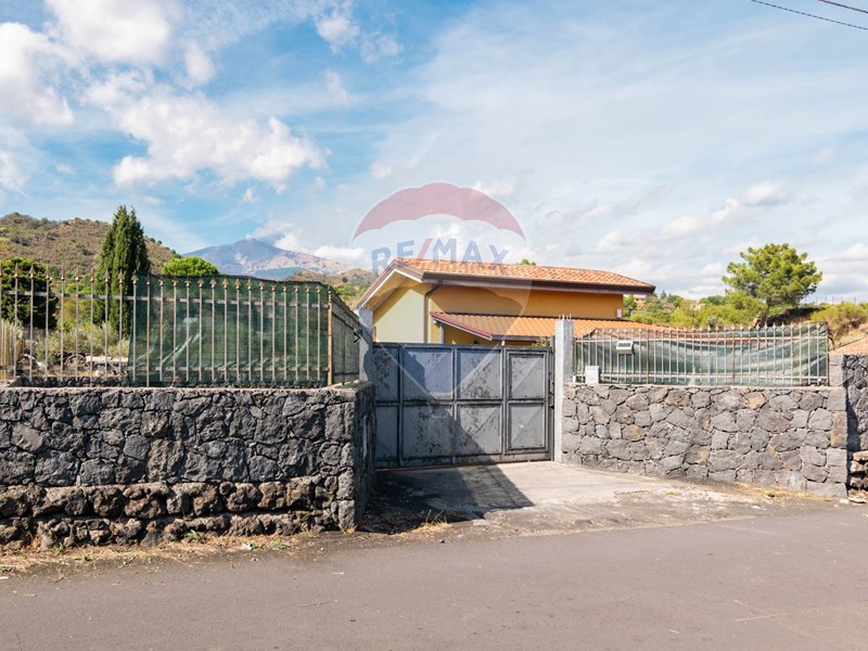 Casa Indipendente in Vendita a Nicolosi, 159'000€, 30 m²