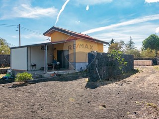 Casa Indipendente in Vendita a Nicolosi, 159'000€, 30 m²