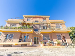 Trilocale in Vendita a Pomezia, 179'000&euro;, 90 m²