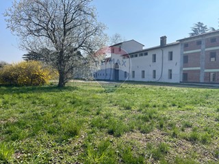 Rustico in Vendita a Romano d'Ezzelino, 1'500'000€, 1100 m²