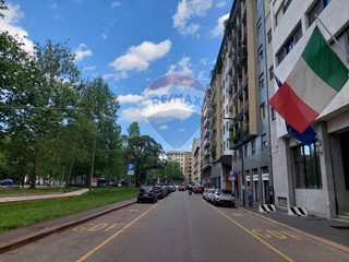 Attività commerciale in Vendita a Milano, 99'000&euro;, 130 m²