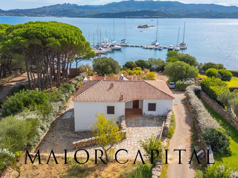 Villa in Vendita a Arzachena, 2'350'000€, 450 m²