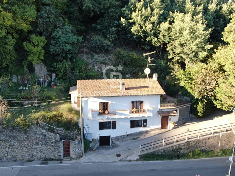 Rustico in Vendita a Scansano, 175'000€, 210 m²