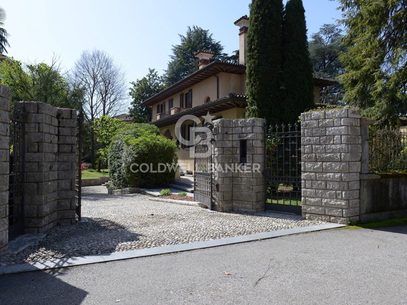 Villa in Vendita a Varese, 2'200'000€, 820 m²