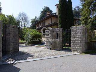 Villa in Vendita a Varese, 2'200'000€, 820 m²