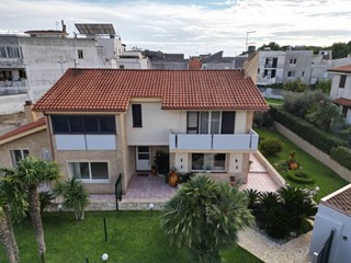 Villa in Vendita a Fragagnano, 250'000&euro;, 195 m²