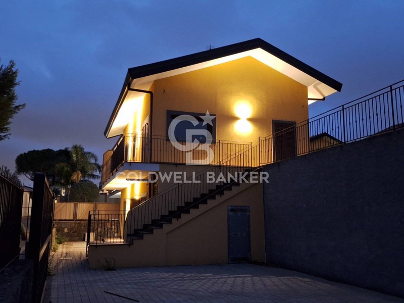 Villa in Vendita a Mascalucia, 350'000€, 180 m²