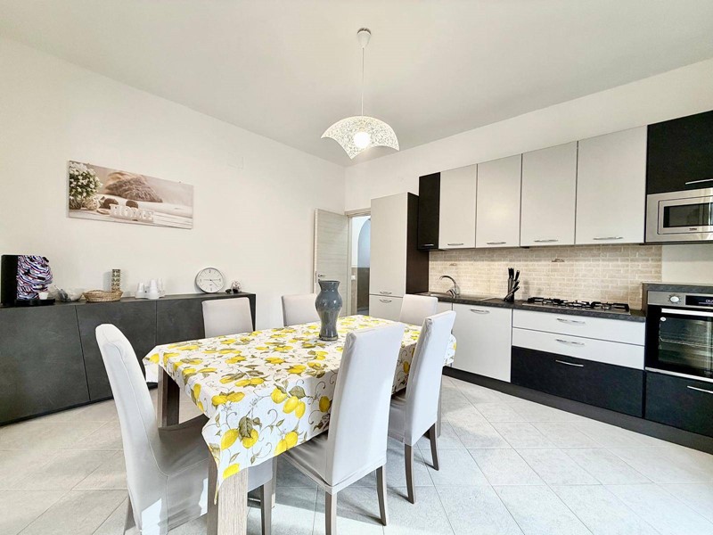 Quadrilocale in Vendita a Balestrate, 145'000€, 93 m²