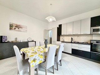 Quadrilocale in Vendita a Balestrate, 145'000€, 93 m²