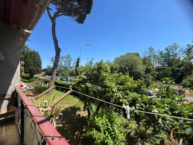 Trilocale in Vendita a Pomezia, 155'000&euro;, 89 m²