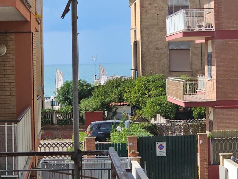 Trilocale in Vendita a Pomezia, 160'000&euro;, 95 m²