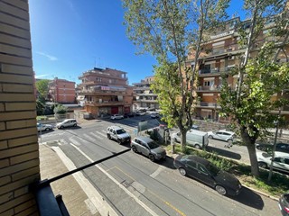 Trilocale in Vendita a Pomezia, 129'000&euro;, 80 m²