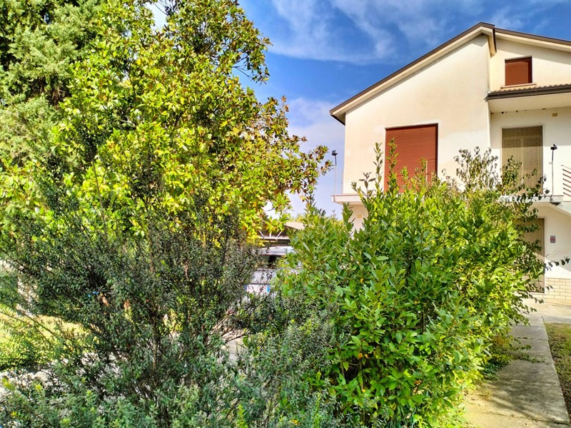 Villa in Vendita a Colfelice, 117'000€, 150 m²