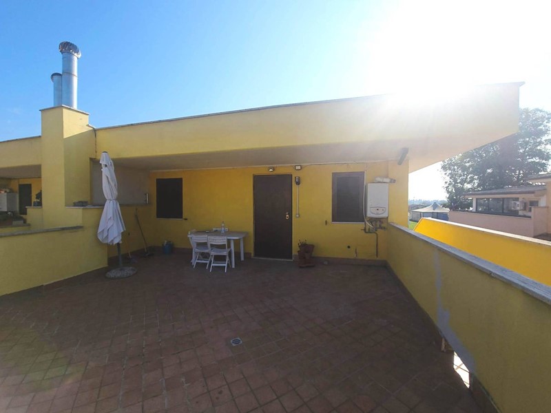 Attico in Vendita a Pomezia, 120'000&euro;, 60 m²