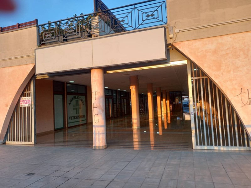 Immobile commerciale in Vendita a Ardea, 100'000€, 160 m²