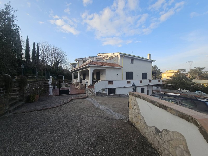 Villa in Vendita a Ardea, 468'000€, 500 m²