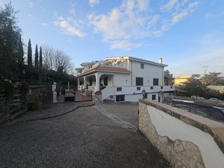 Villa in Vendita a Ardea, 468'000€, 500 m²