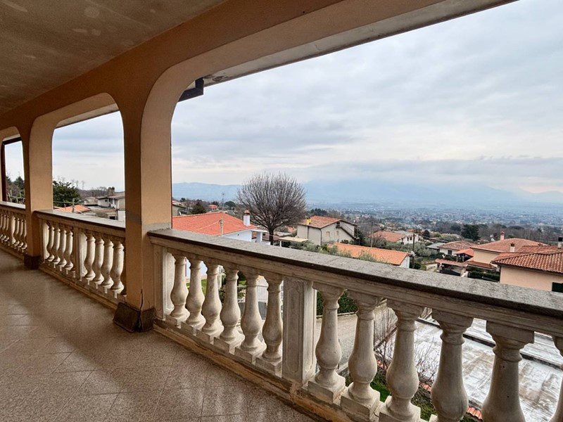Villa in Vendita a Velletri, 229'000€, 330 m²