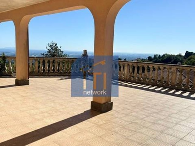 Villa in Vendita a Velletri, 219'000&euro;, 330 m²